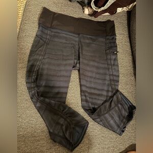 Lululemon Size 6, like new navy and black leggings